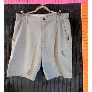 Wrangler Men’s 32" Gray Adventure Shorts Outdoor Hiking Utility Casual RN130273